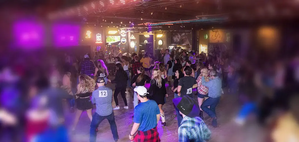 crowd-dancing-under-colorful-lighting-at-a-texas-paint-horse-club-event