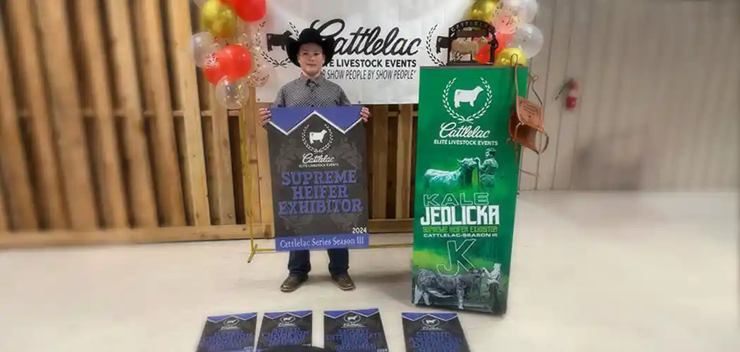 cattlelac-elite-livestock-event-display-booth-with-products